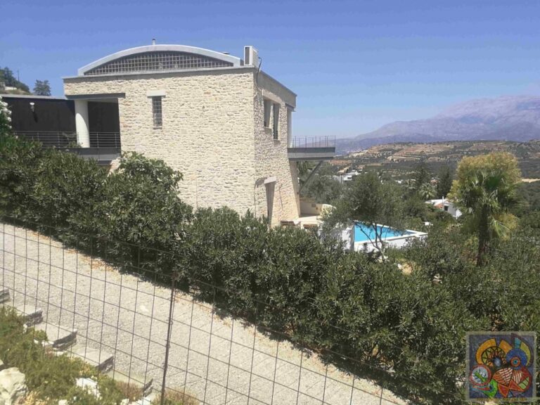 Kreta, Kamilari, neu gebaute Natursteinvilla mit privatem Pool